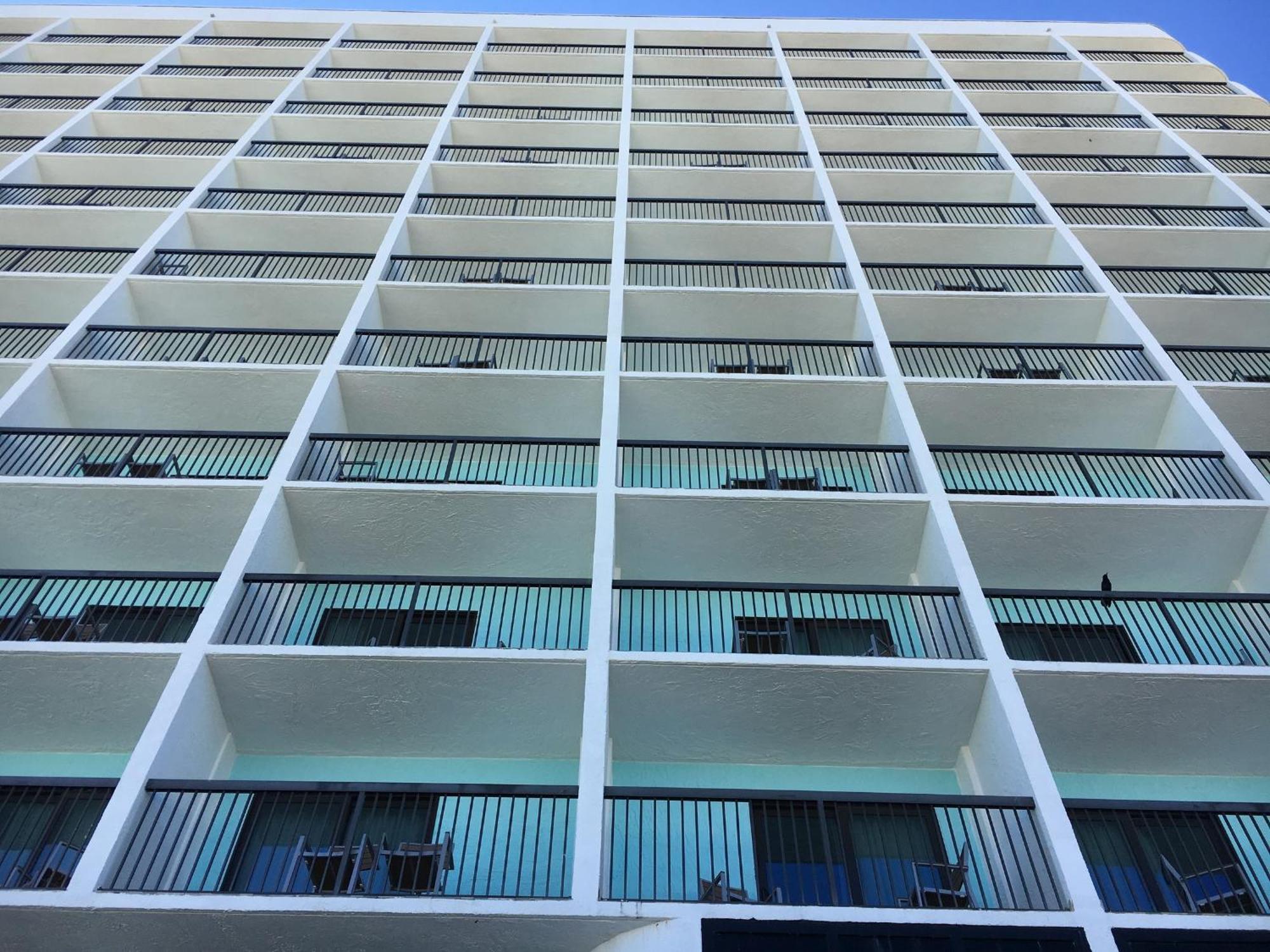 Holiday Inn Express & Suites Oceanfront Daytona Beach Shores By Ihg Екстериор снимка