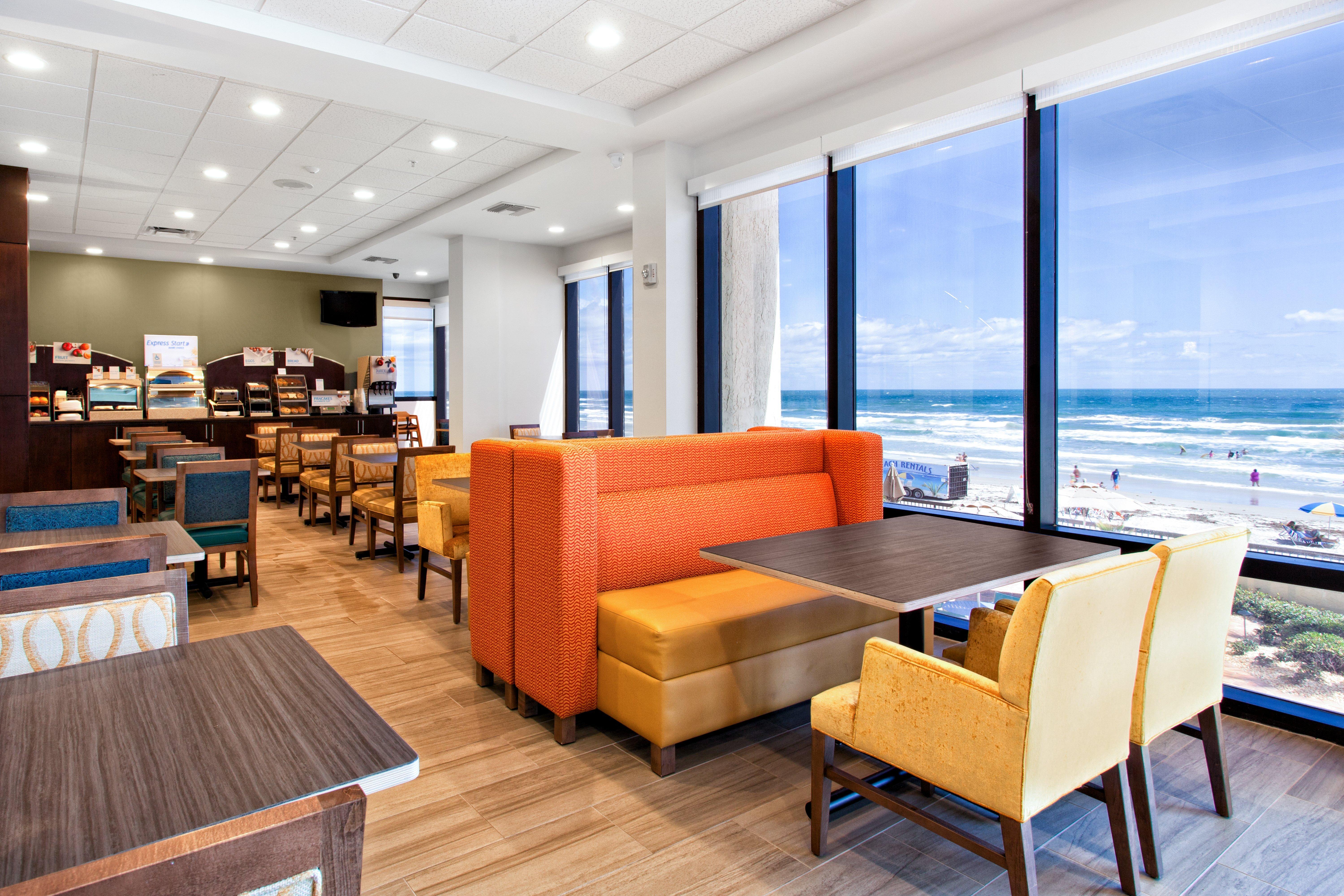 Holiday Inn Express & Suites Oceanfront Daytona Beach Shores By Ihg Екстериор снимка