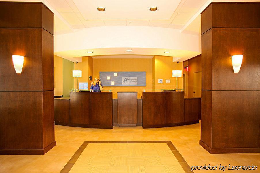 Holiday Inn Express & Suites Oceanfront Daytona Beach Shores By Ihg Интериор снимка