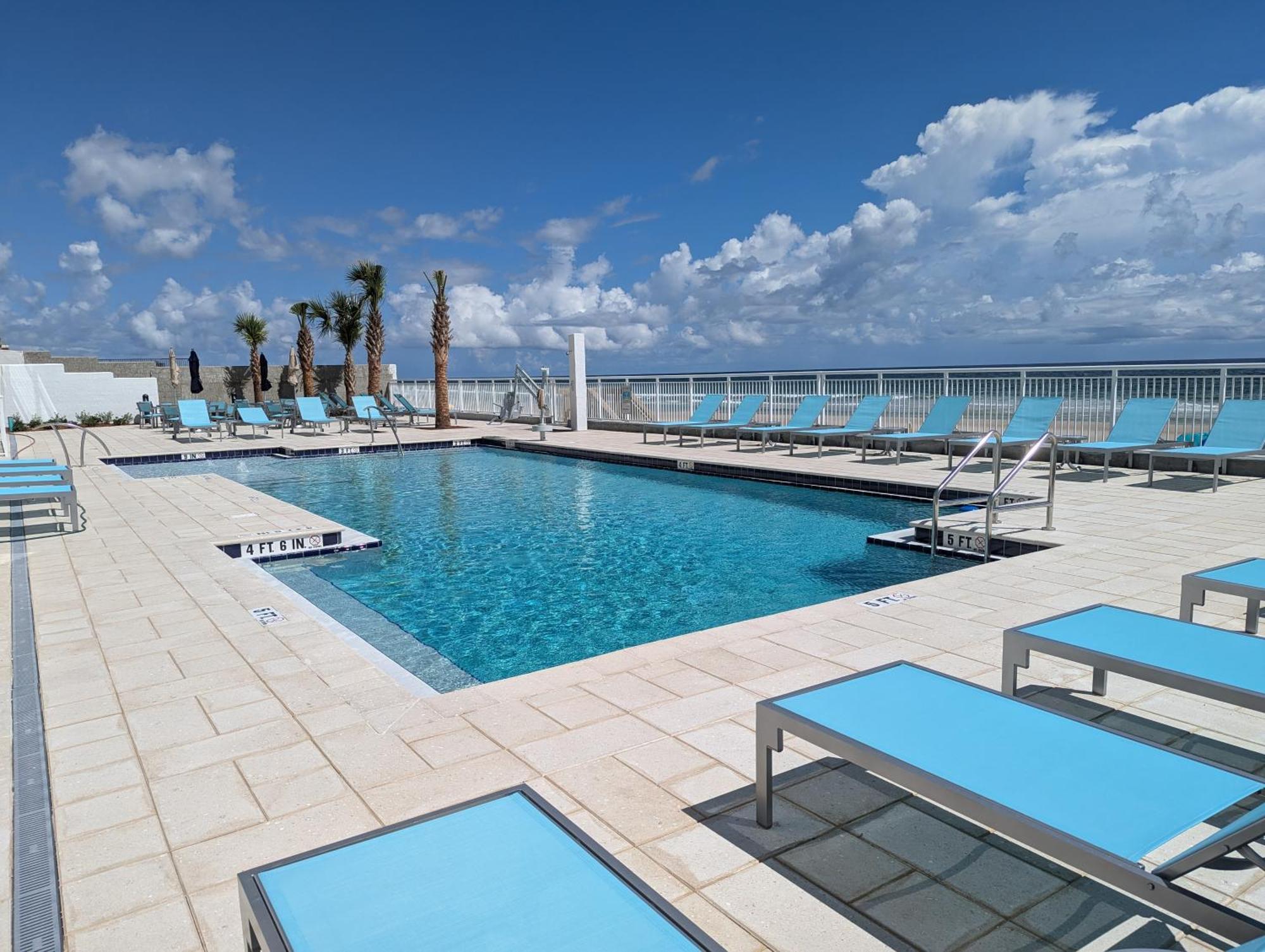 Holiday Inn Express & Suites Oceanfront Daytona Beach Shores By Ihg Екстериор снимка