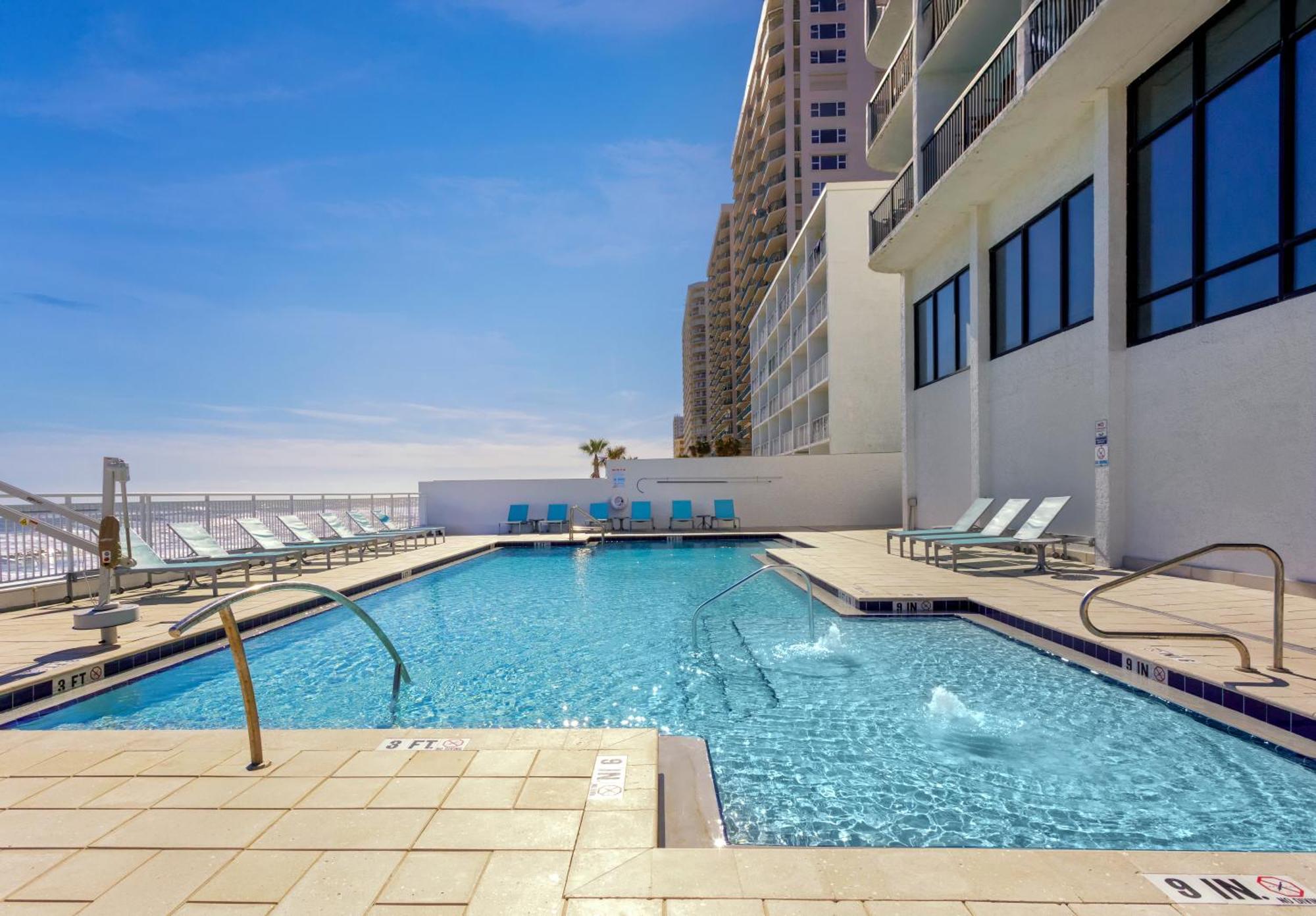 Holiday Inn Express & Suites Oceanfront Daytona Beach Shores By Ihg Екстериор снимка