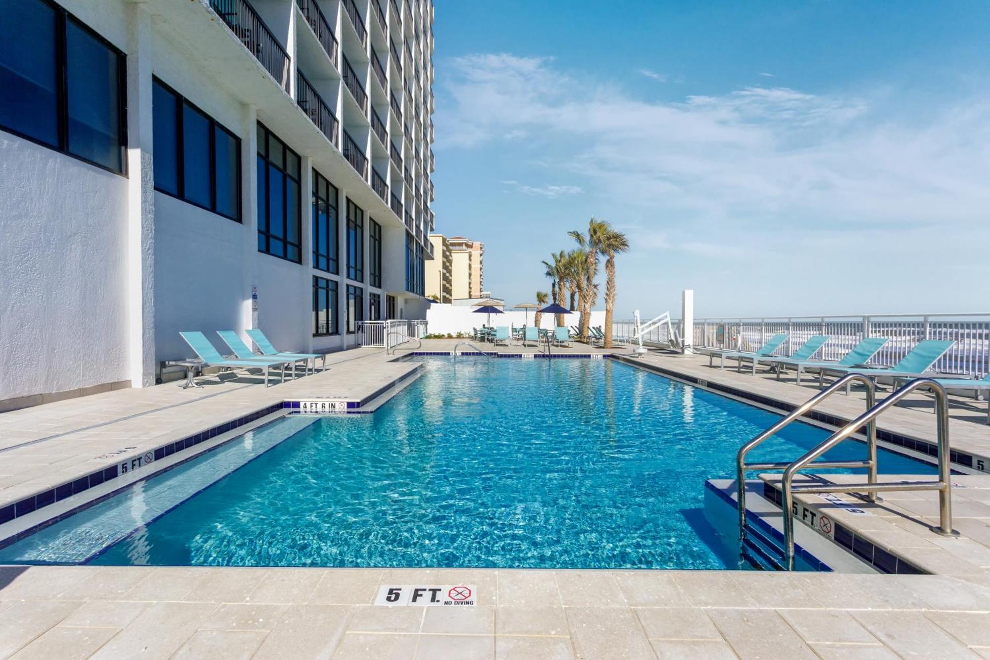 Holiday Inn Express & Suites Oceanfront Daytona Beach Shores By Ihg Екстериор снимка