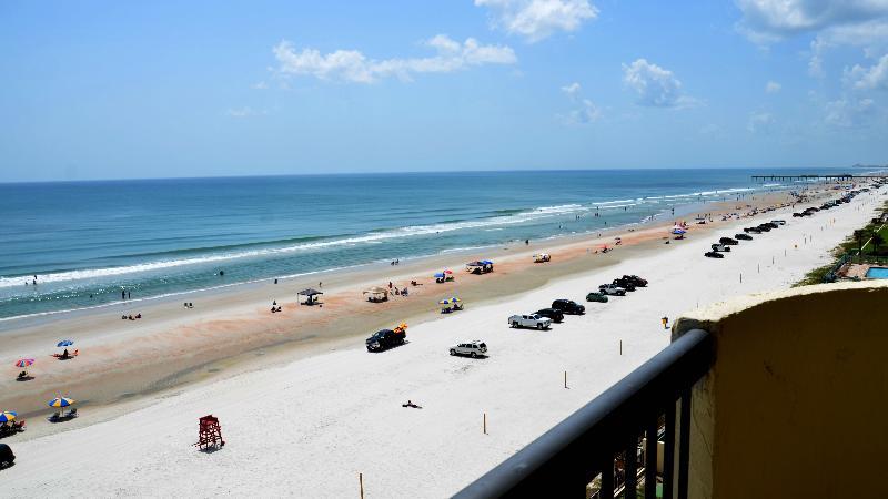 Holiday Inn Express & Suites Oceanfront Daytona Beach Shores By Ihg Екстериор снимка